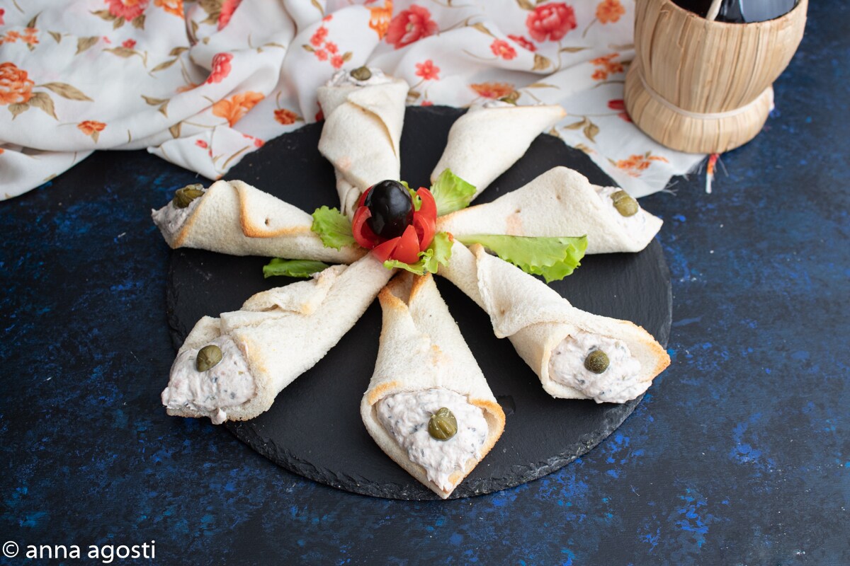 Cornucopias de pan de molde