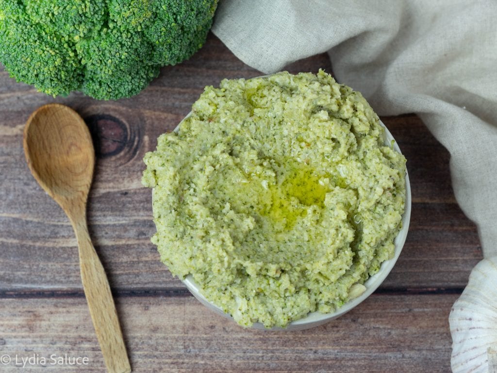 Crema de brócoli y almendras