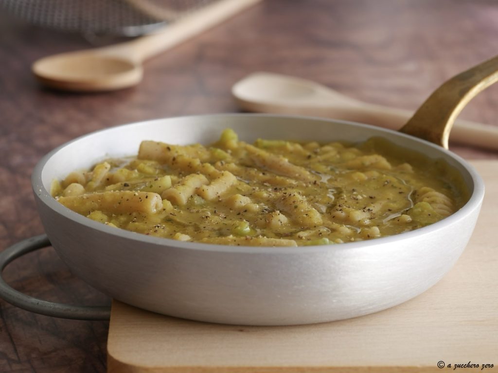 Crema de guisantes y calabaza con pasta i