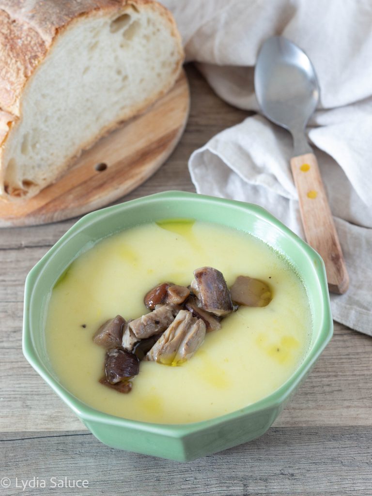 crema de patatas y puerros con champiñones
