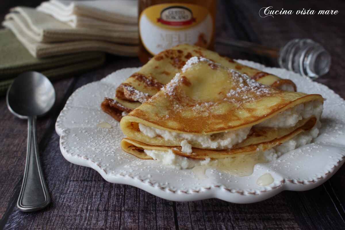 Crepes dulces con ricotta y miel