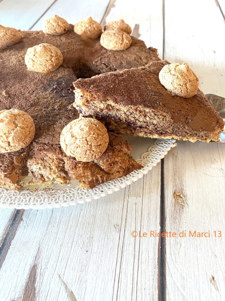 Crescionda spoletina con amaretti y chocolate