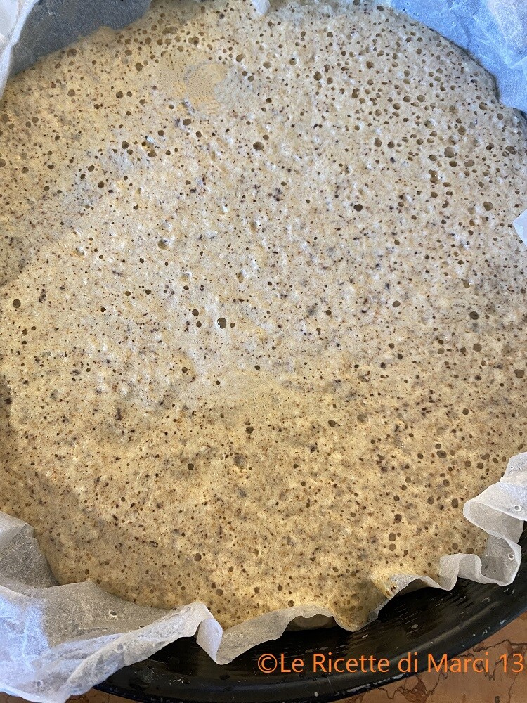 Crescionda spoletina con amaretti y chocolate masa