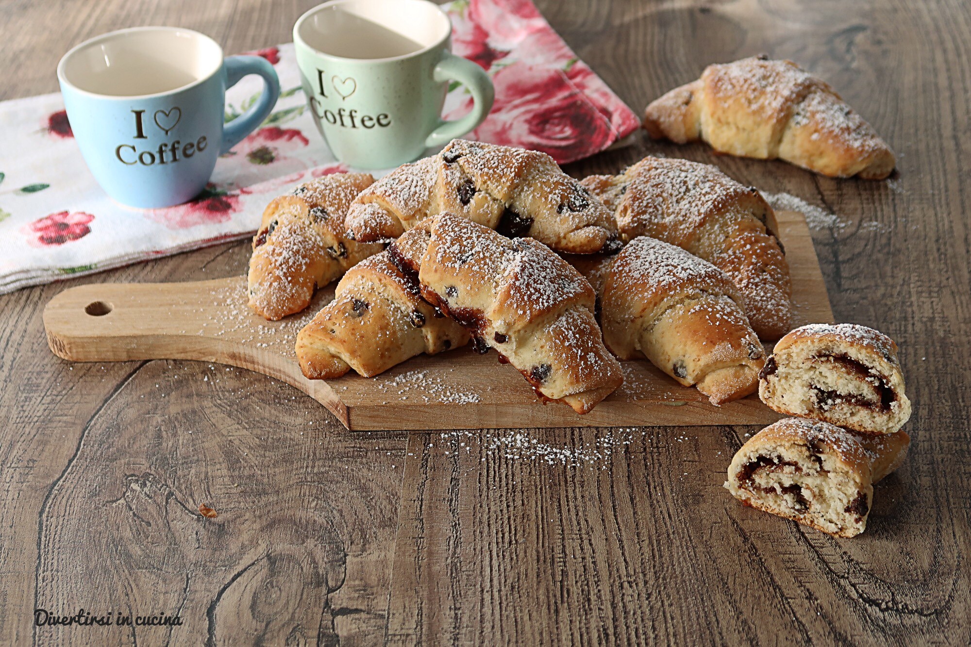 Croissants rápidos con yogur y Nutella