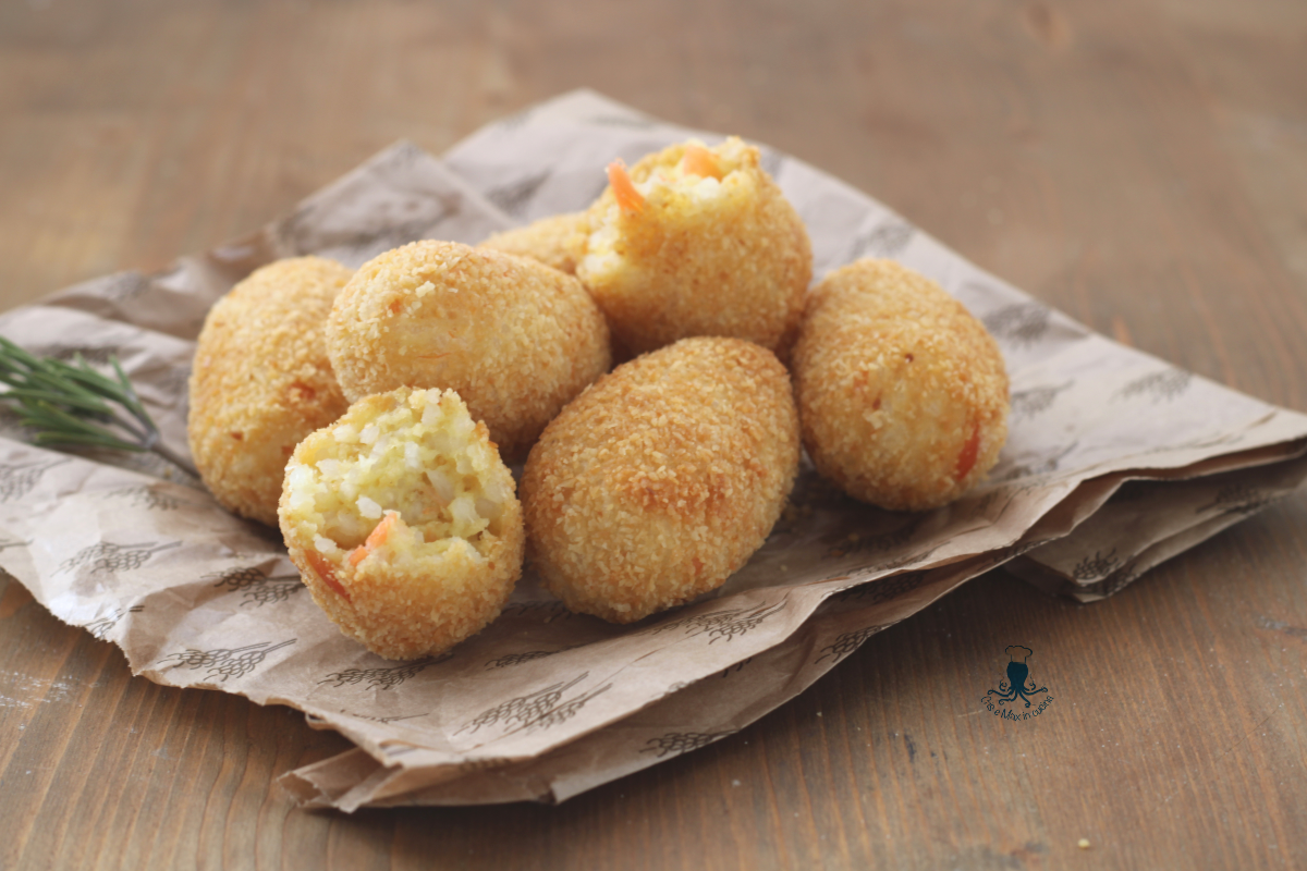 Croquetas de arroz con salmón, receta de reciclaje frita o al horno.