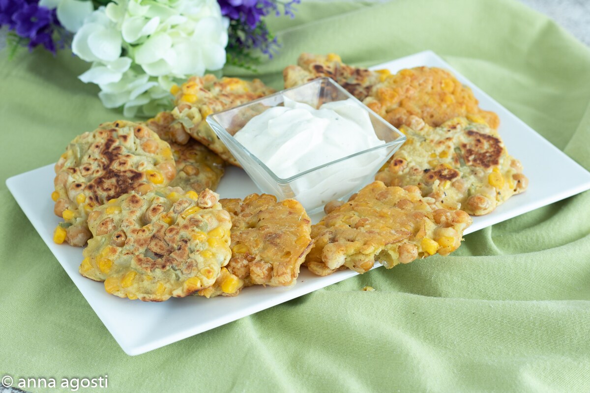 Croquetas veganas de garbanzos y maíz