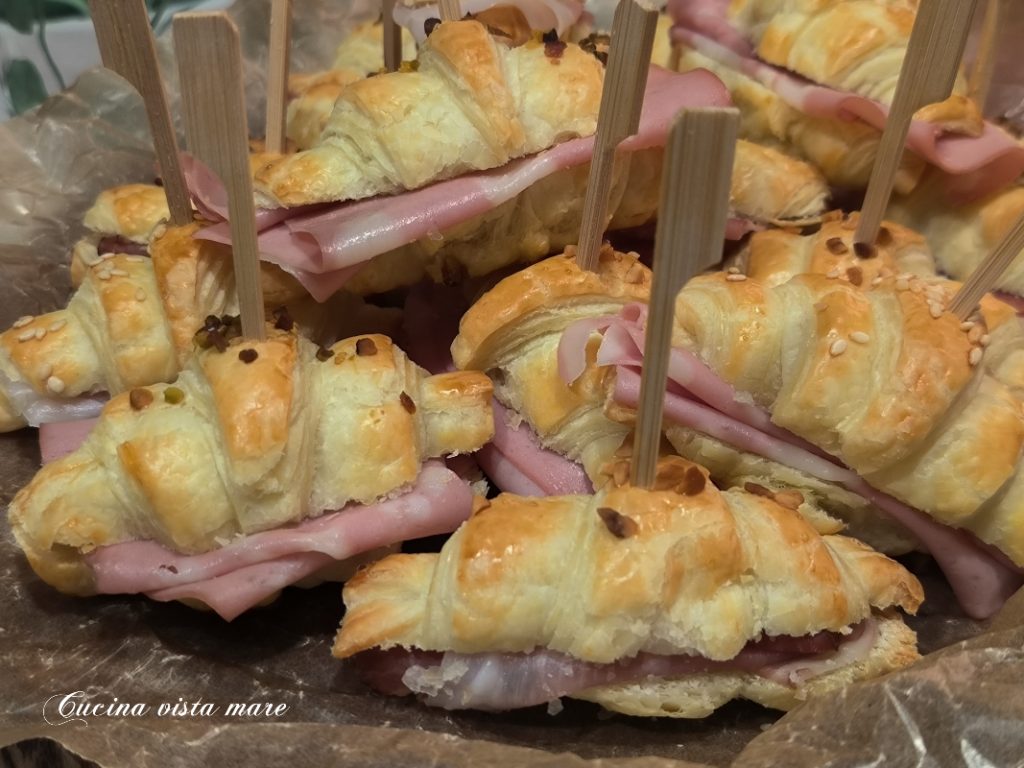 Cruasanes de hojaldre rellenos Cocina vista al mar