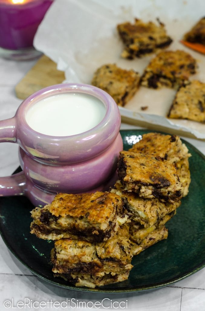 Cuadraditos de plátano y mantequilla de cacahuete