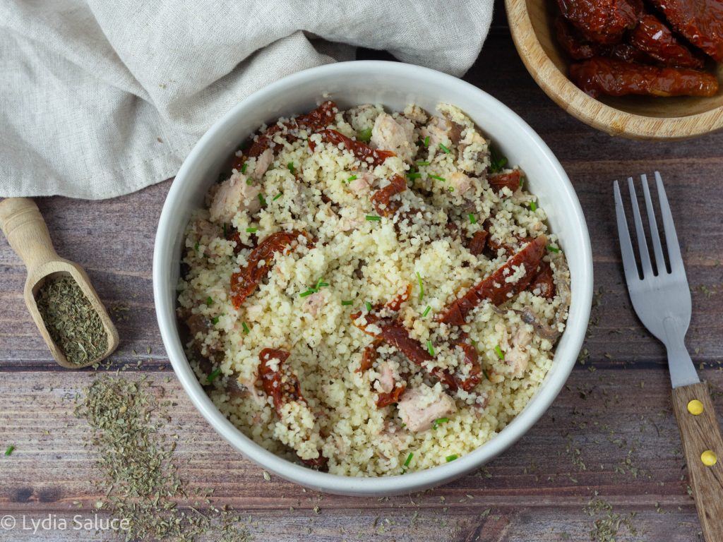 Cuscús con atún y tomates secos