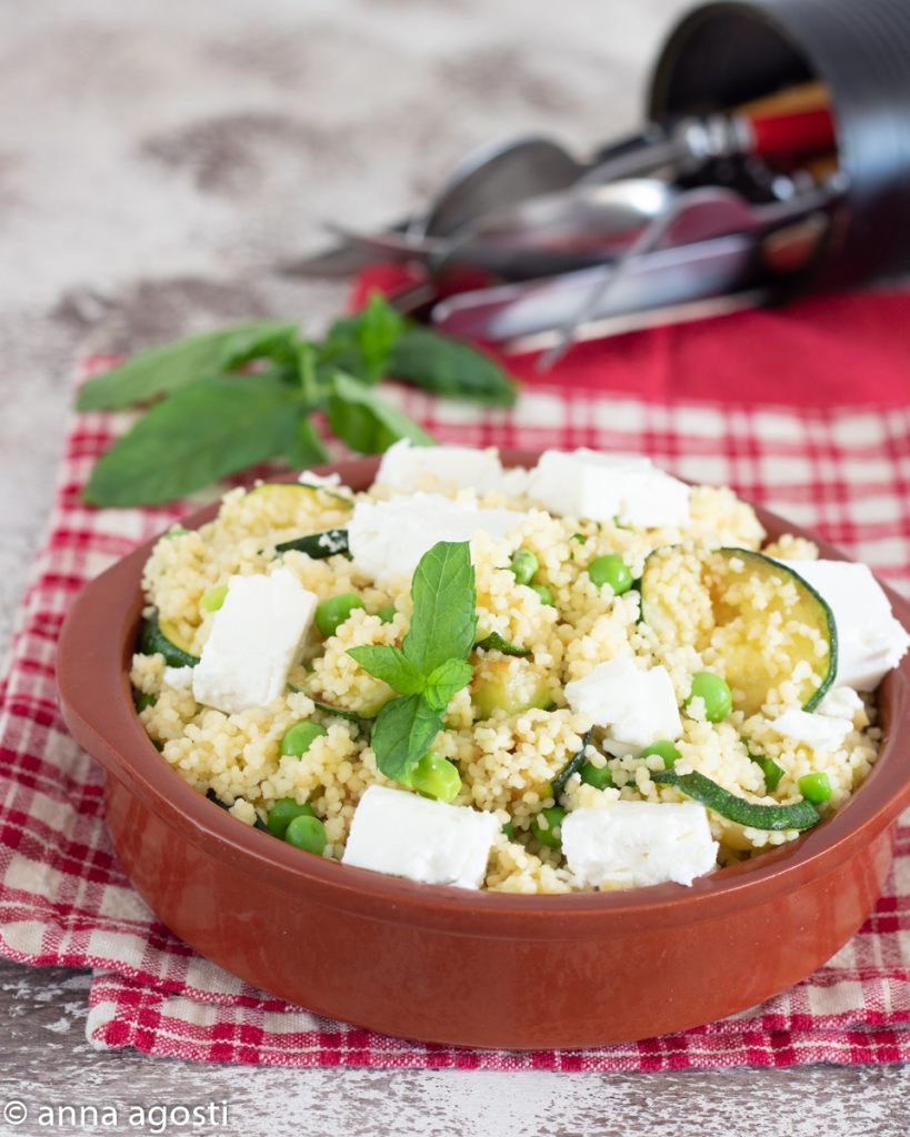 Cuscús con calabacines y feta griega
