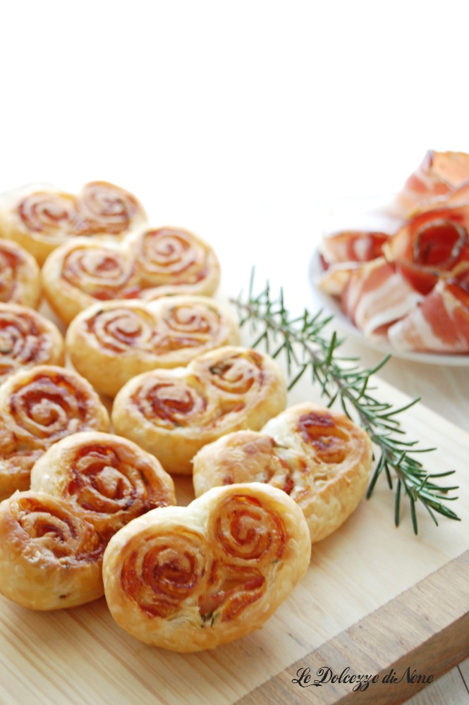 abanicos de hojaldre con bacon y romero