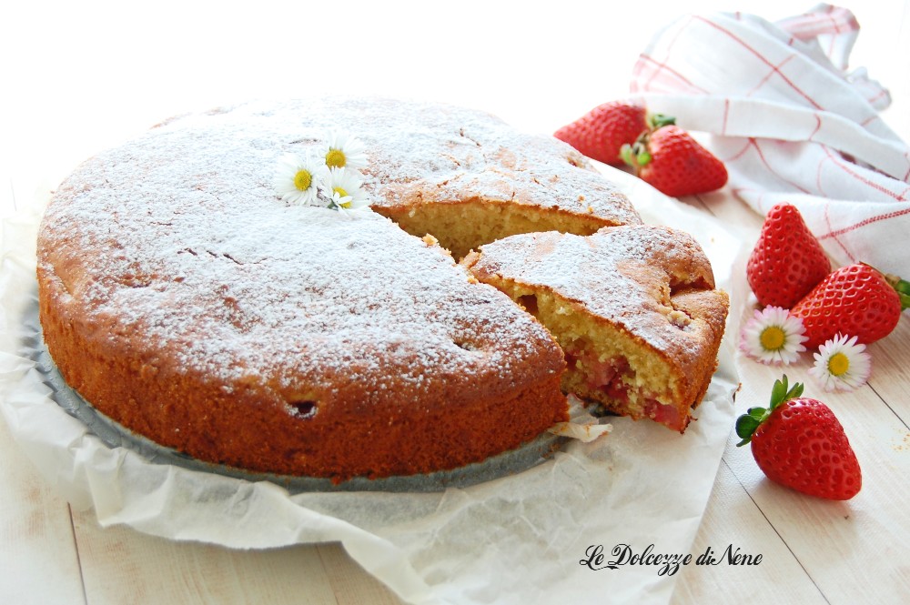TARTA SUAVE DE YOGUR CON FRESAS
