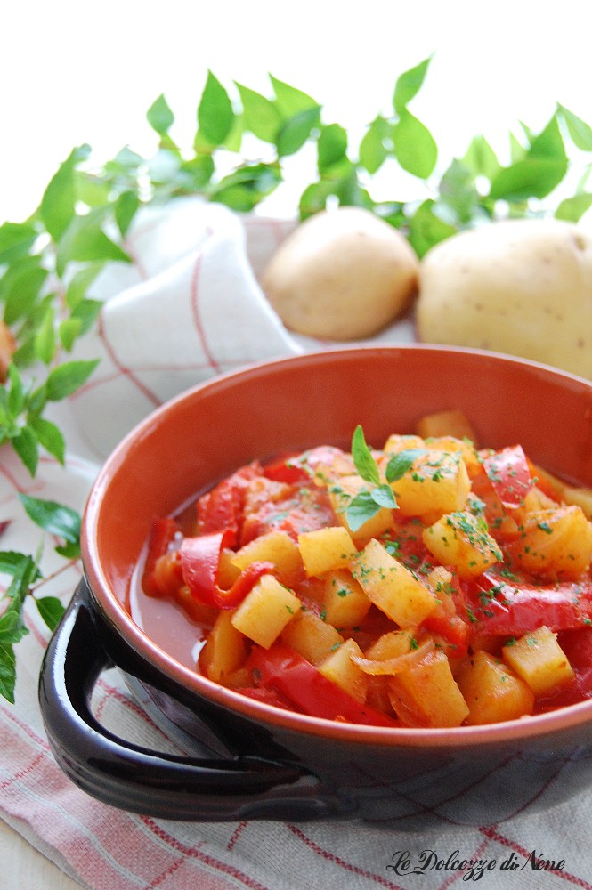 ENSALADA DE PIMIENTOS Y PATATAS GUISADAS