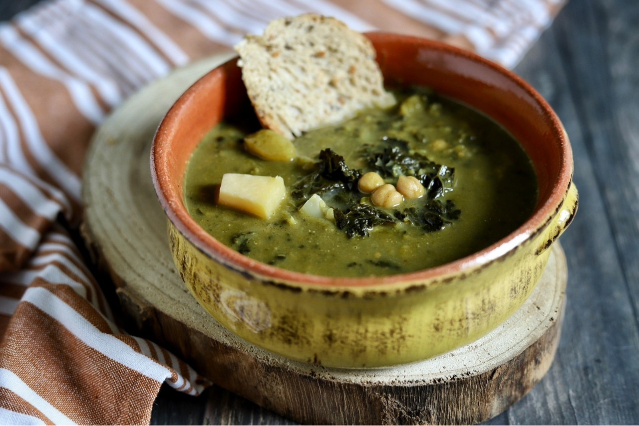 SOPA DE COL RIZADA PATATAS Y GARBANZOS