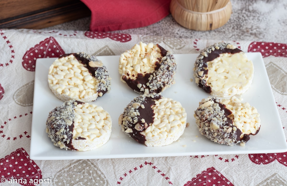 Dulces de arroz inflado y chocolate