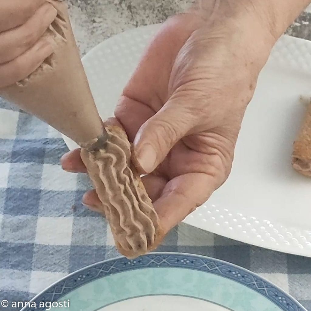 Dulces con Pavesini al café y Nesquik