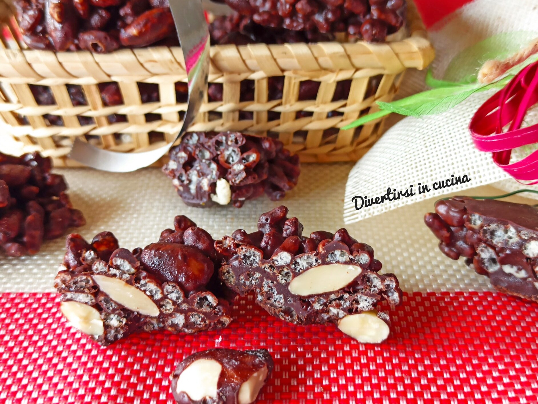 Dulces con arroz inflado y almendras
