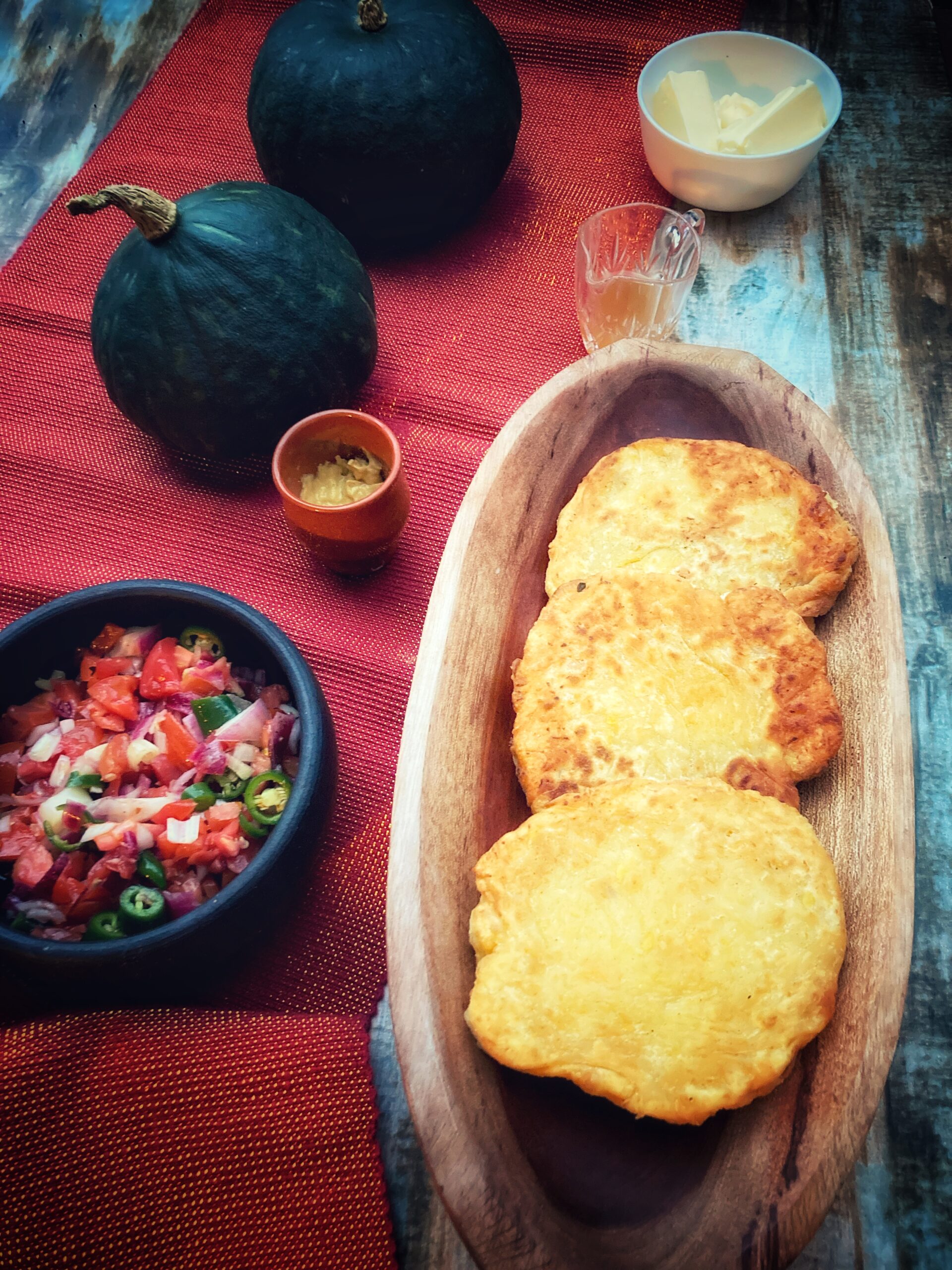Sopaipilla con pebre (Chile)