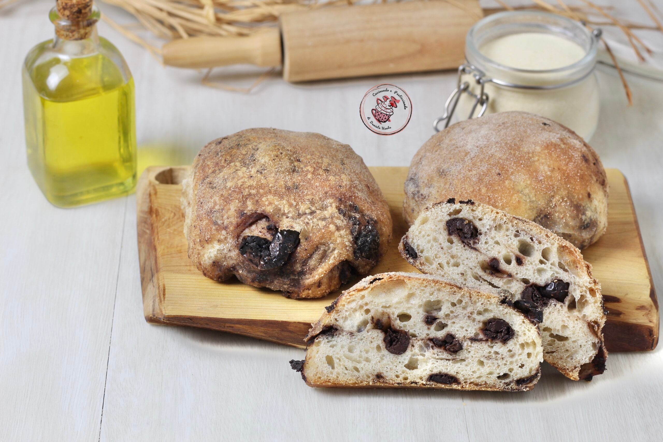 Pan con aceitunas, receta fácil con masa madre