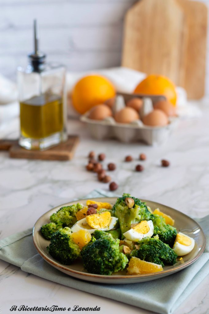 ensalada de brócoli con huevos cocidos