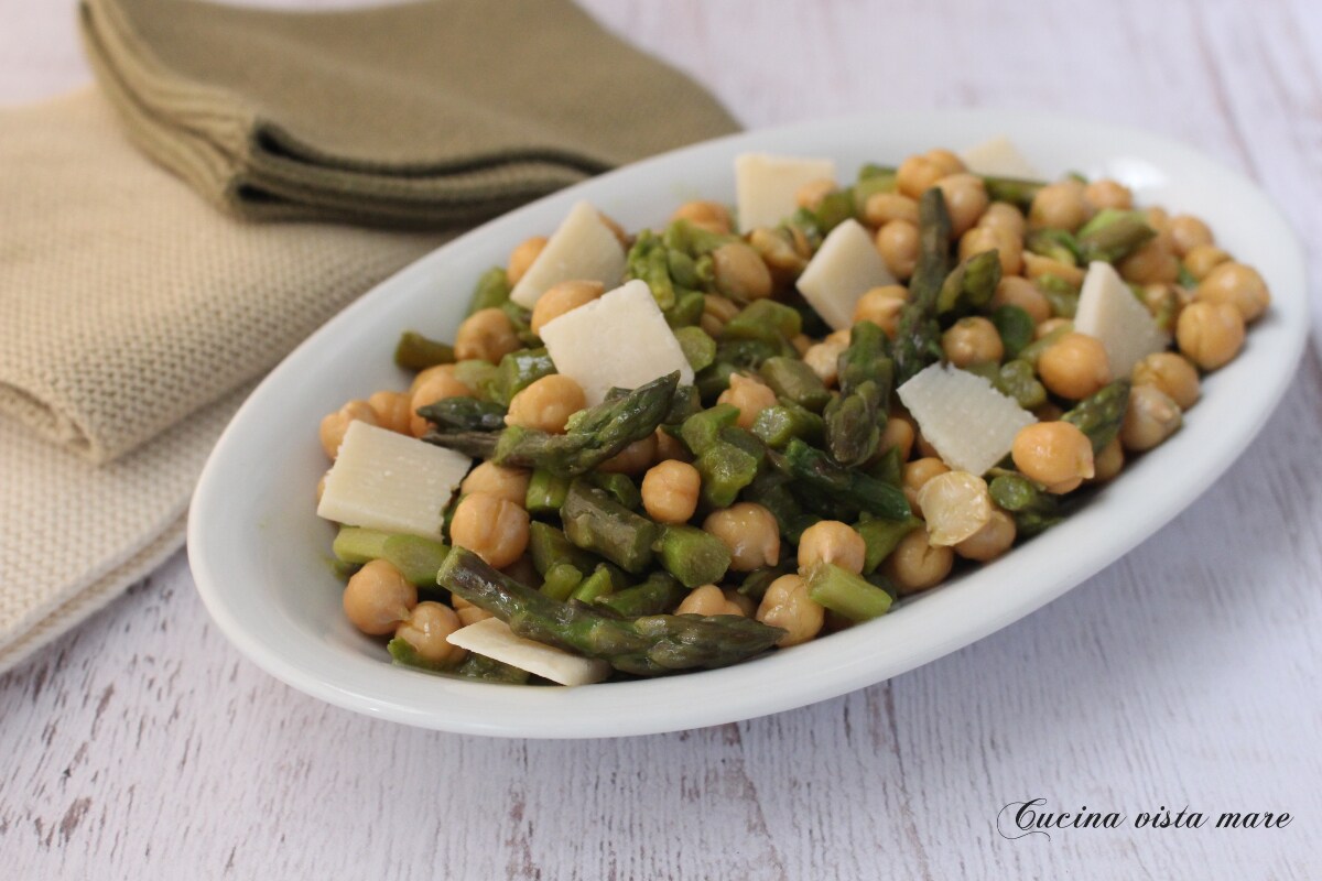 Ensalada de espárragos y garbanzos