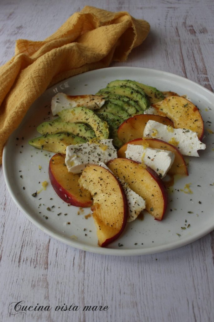 Ensalada de fruta y queso fresco Cocina vista mare