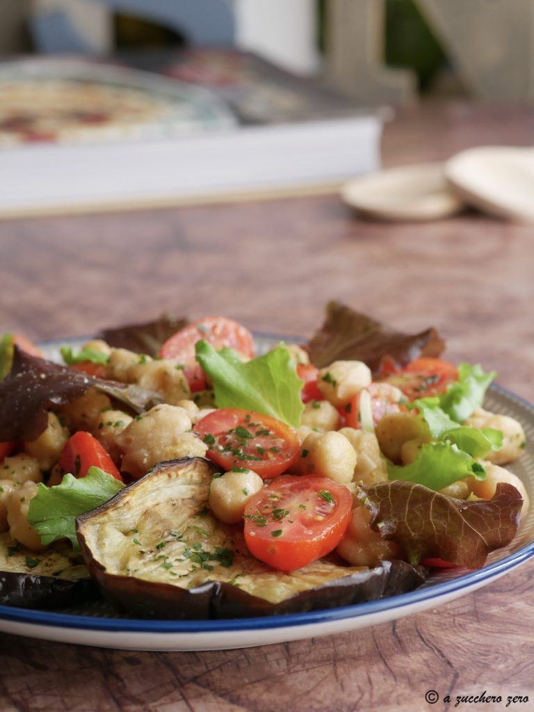 Ensalada de garbanzos, berenjenas y Ensalada de garbanzos, berenjenas y tomatitos