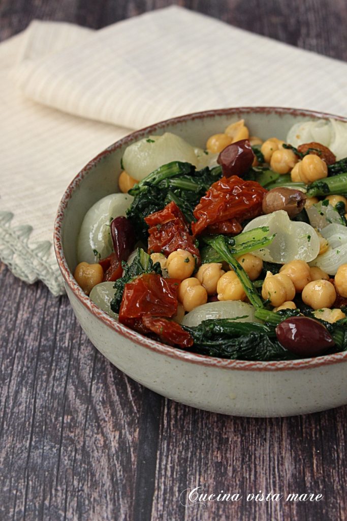 Ensalada de garbanzos y achicoria Cocina vista al mar