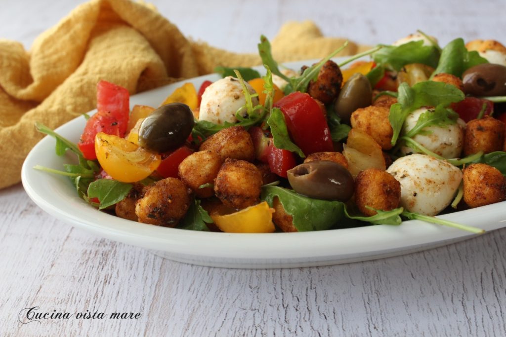 Ensalada de ñoquis crujientes Cocina vista al mar