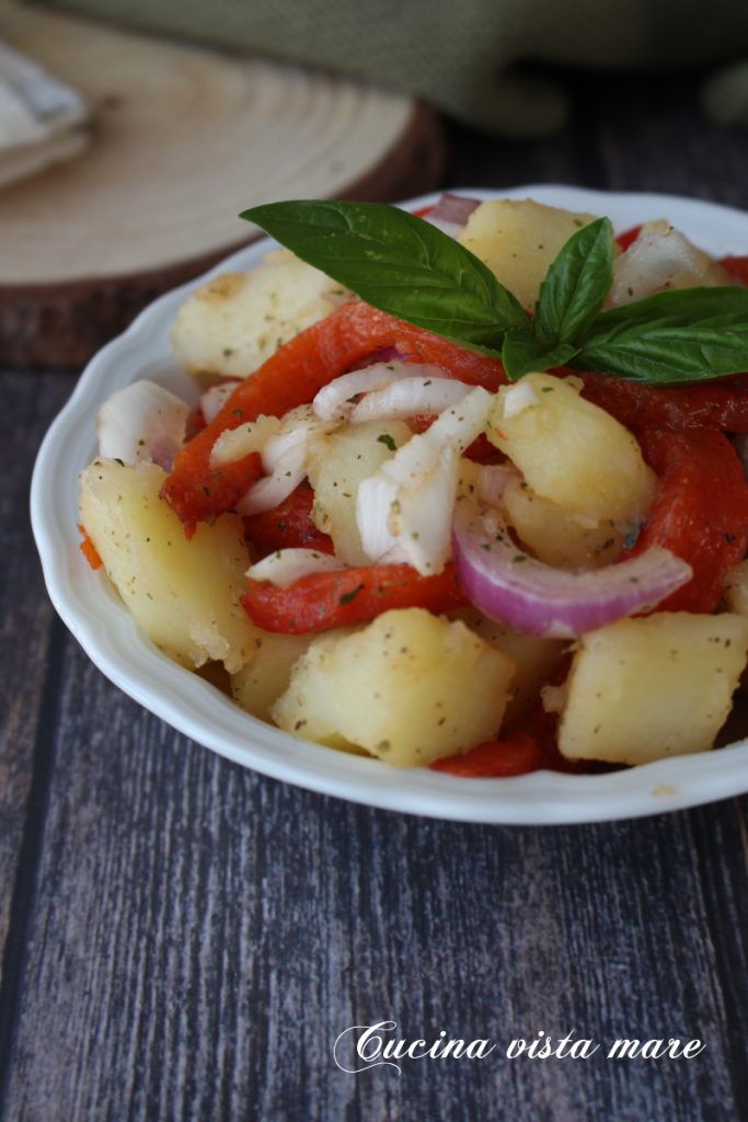 Ensalada de patatas y pimientos Cocina vista al mar