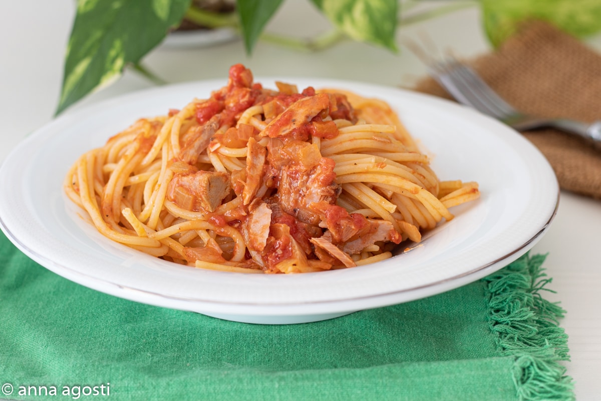 Espaguetis a la boloñesa receta original con atún