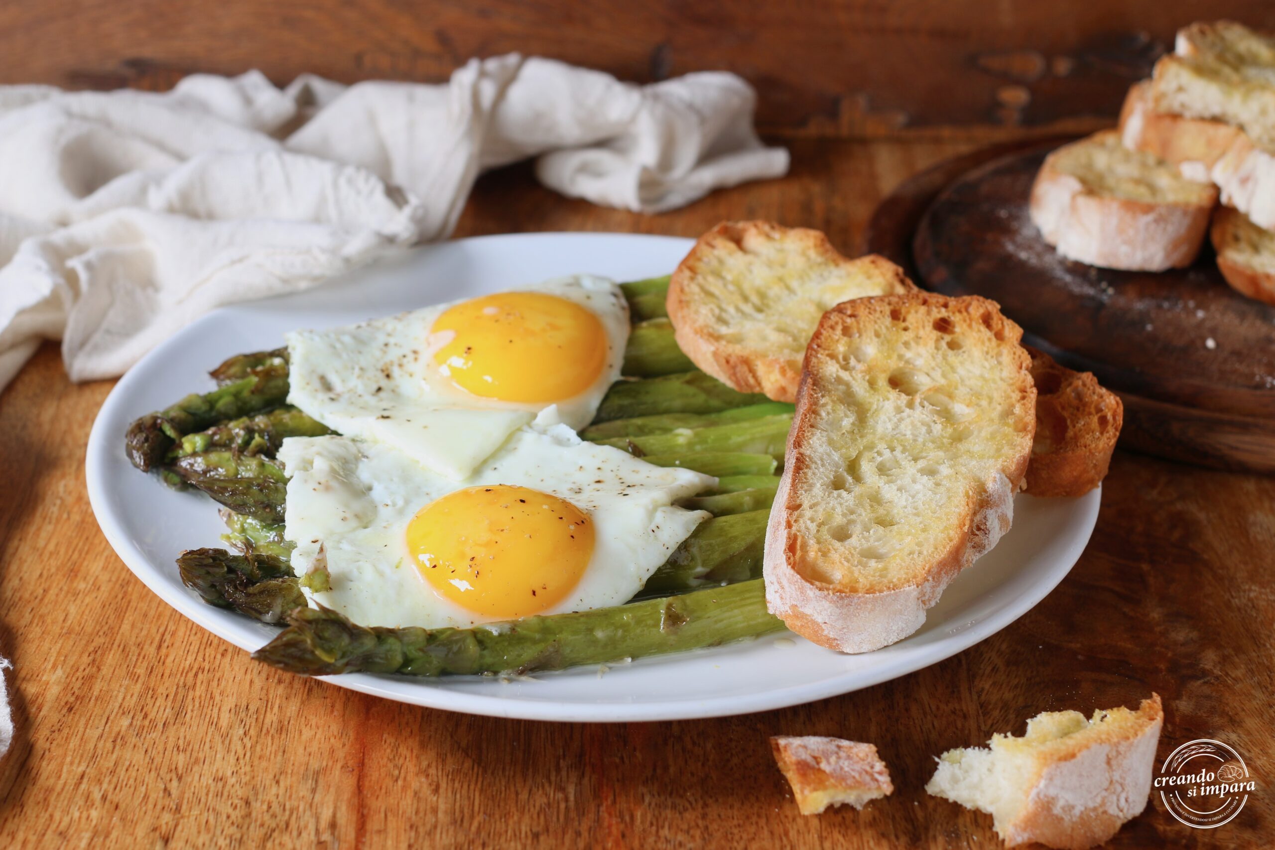 Espárragos y huevos