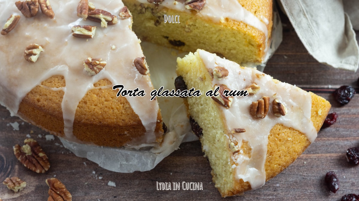 Tarta glaseada al ron: esponjosa, aromática e irresistible