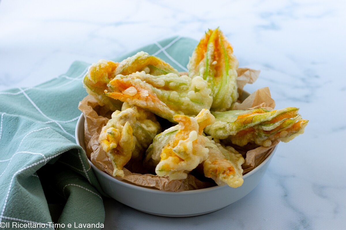 Flores de calabacín fritos a la romana