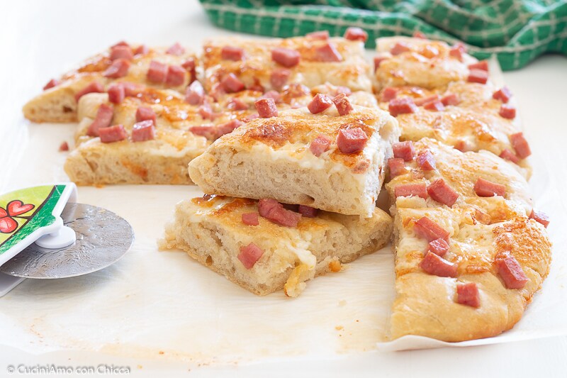 FOCACCIA CON JAMÓN Y TALEGGIO