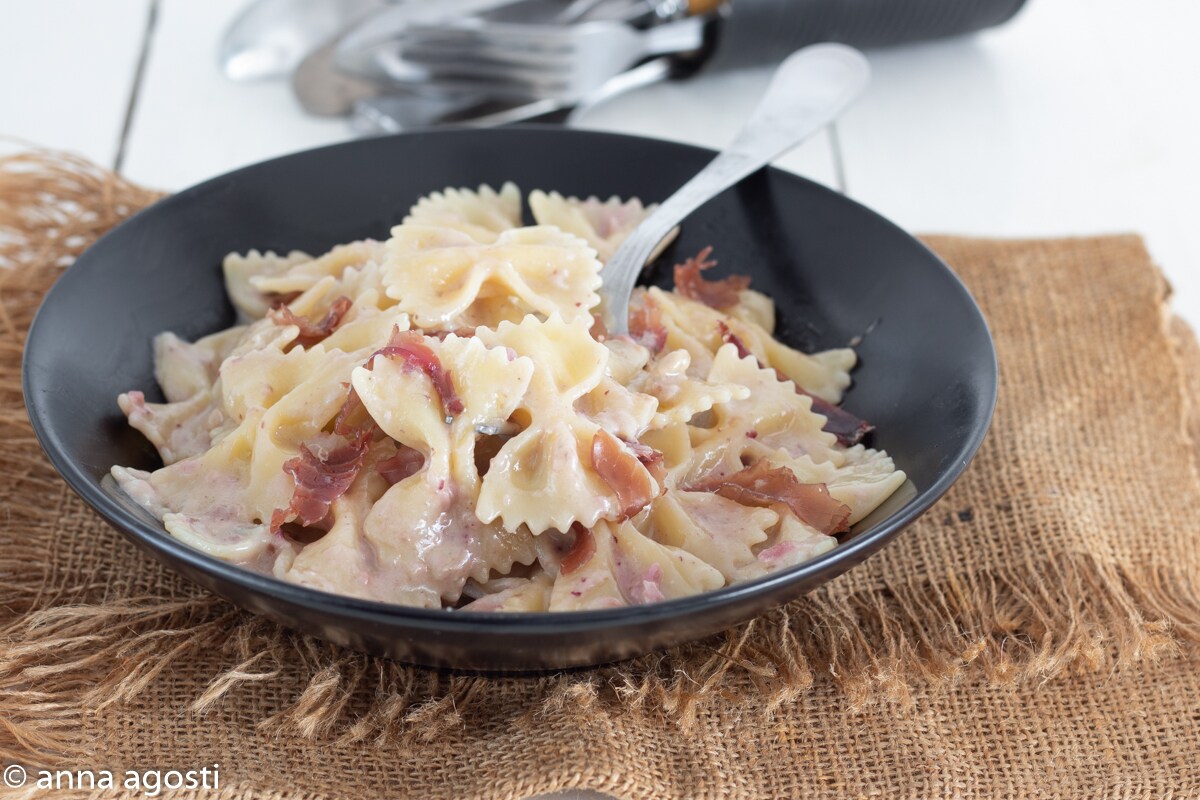 Farfalle cremosas con Gorgonzola y Jamón