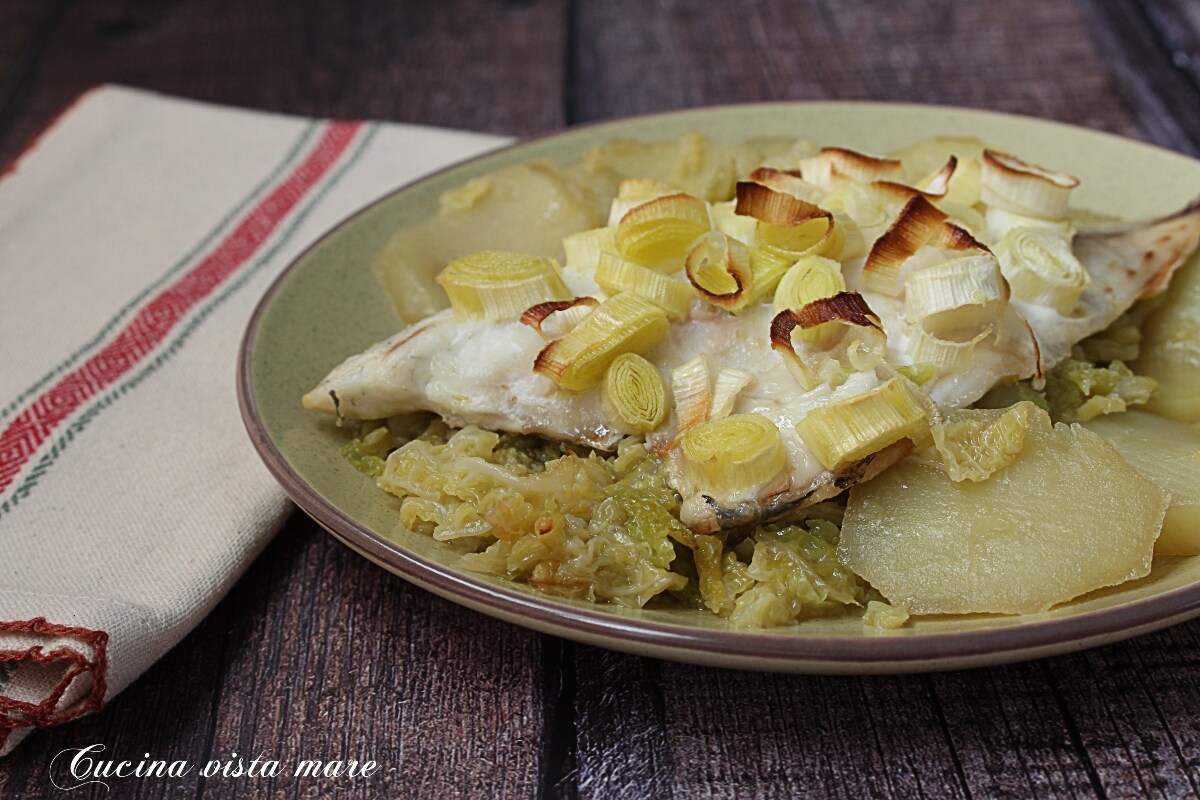 Filetes de dorada con patatas y coles