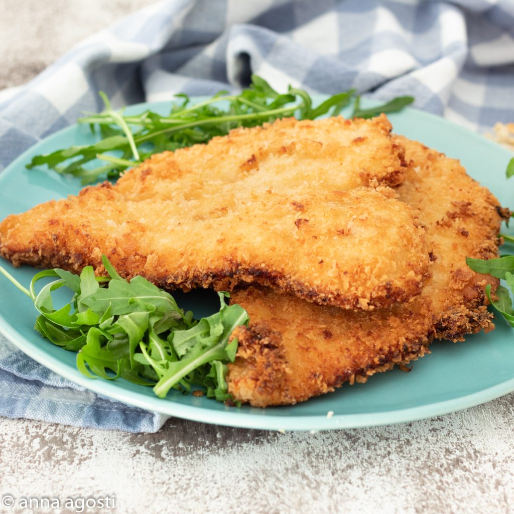 Filetes de pollo empanados con panko marinados sin huevo