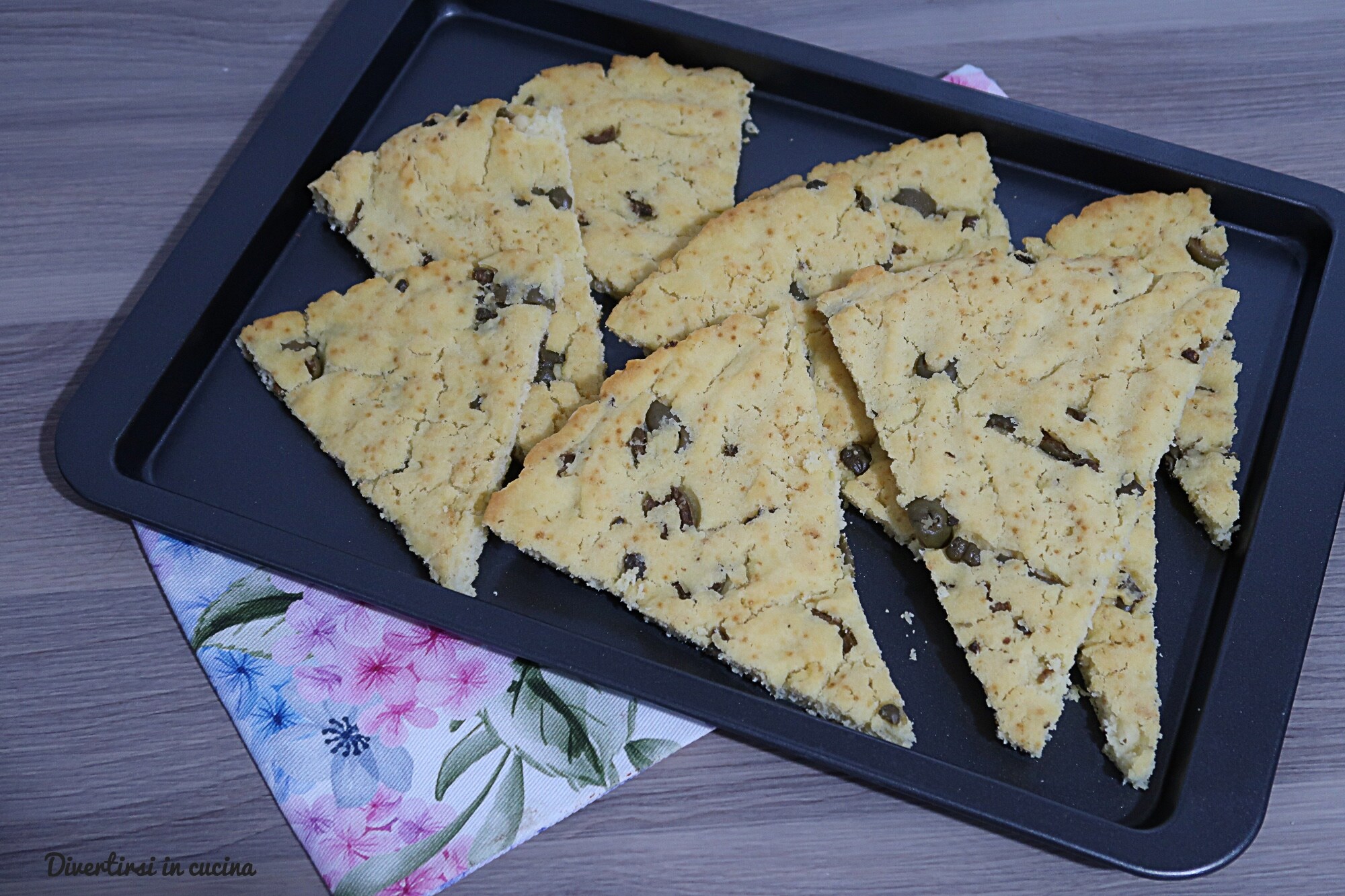 Tostadita de aceitunas sin levadura