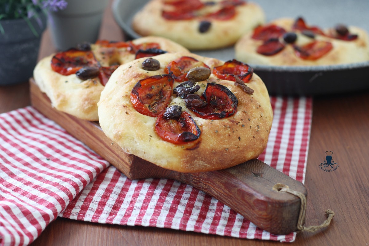 Focaccias de Bari, receta con y sin Thermomix