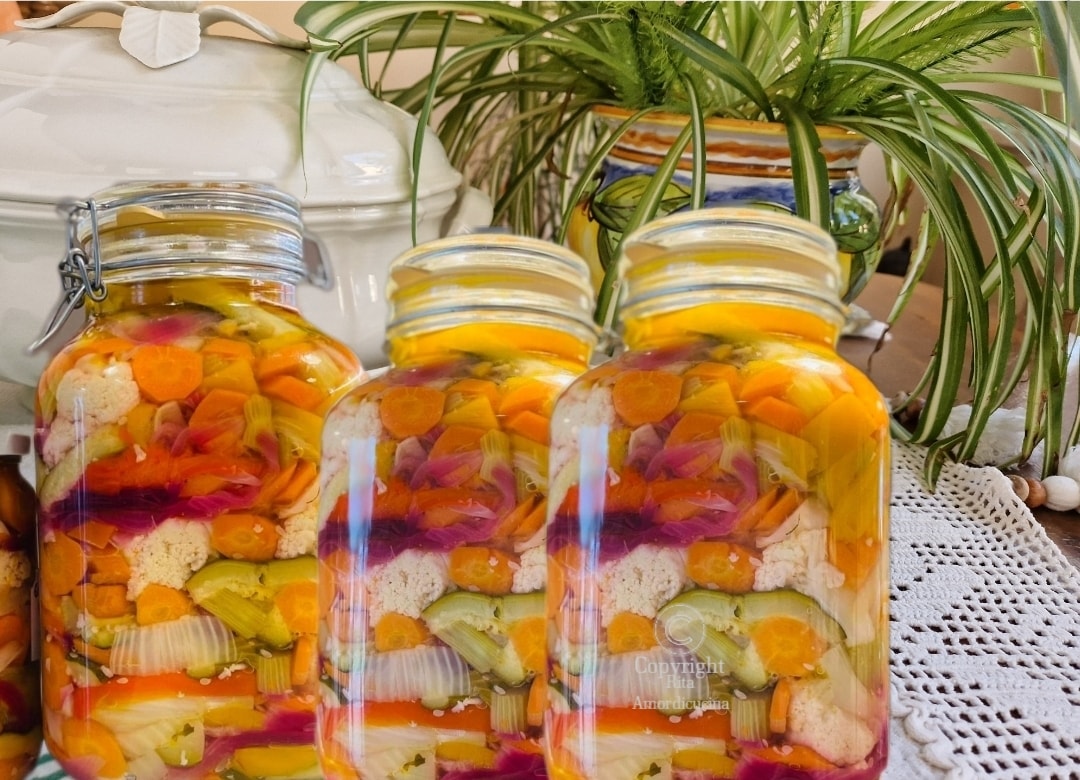 La giardiniera de verduras en vinagre