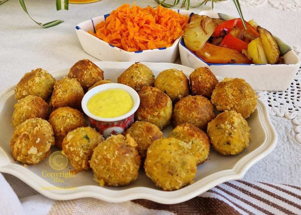 Albóndigas de garbanzos con salsa de curry
