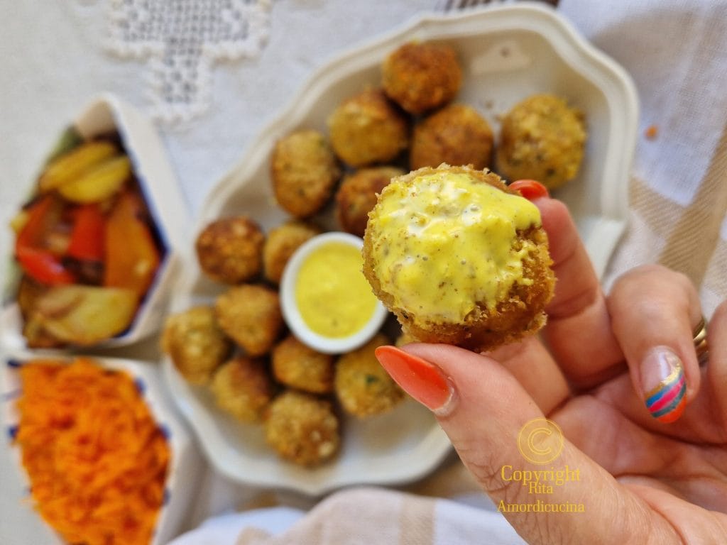 Albóndigas de garbanzos con salsa de curry