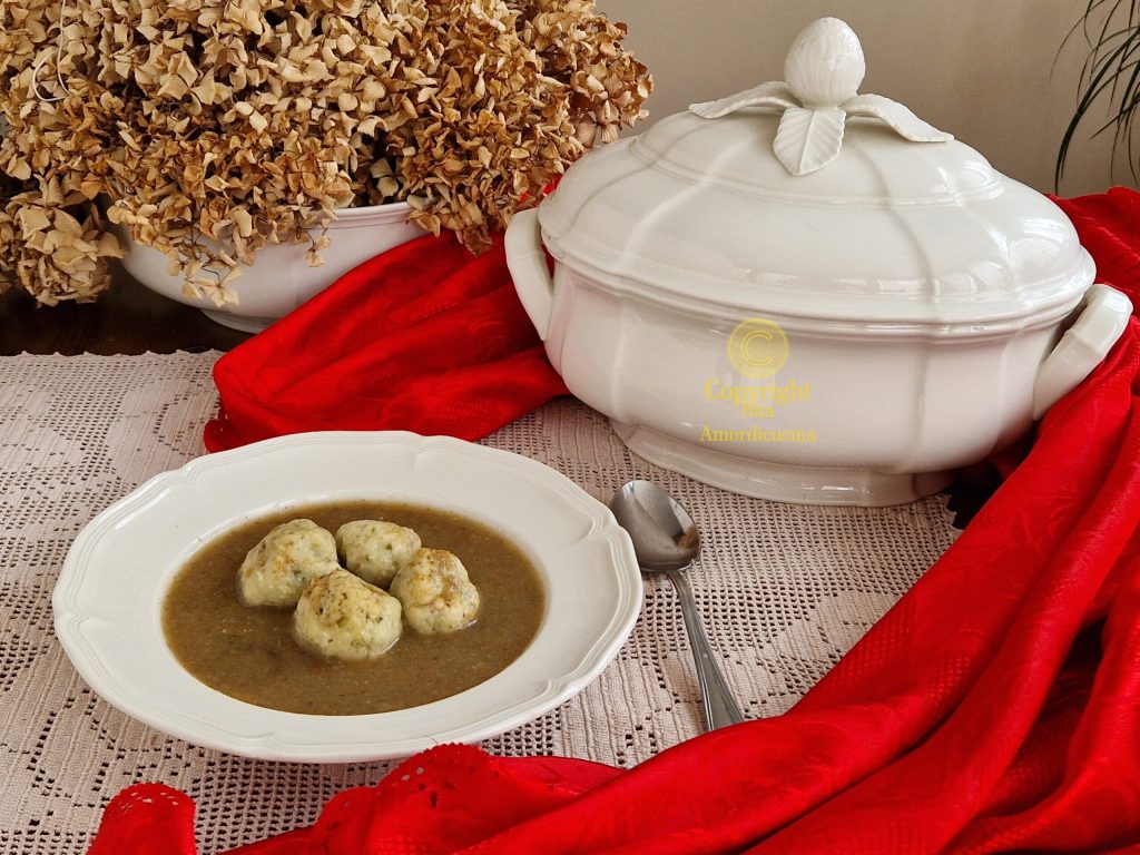 Los knödel en caldo de setas