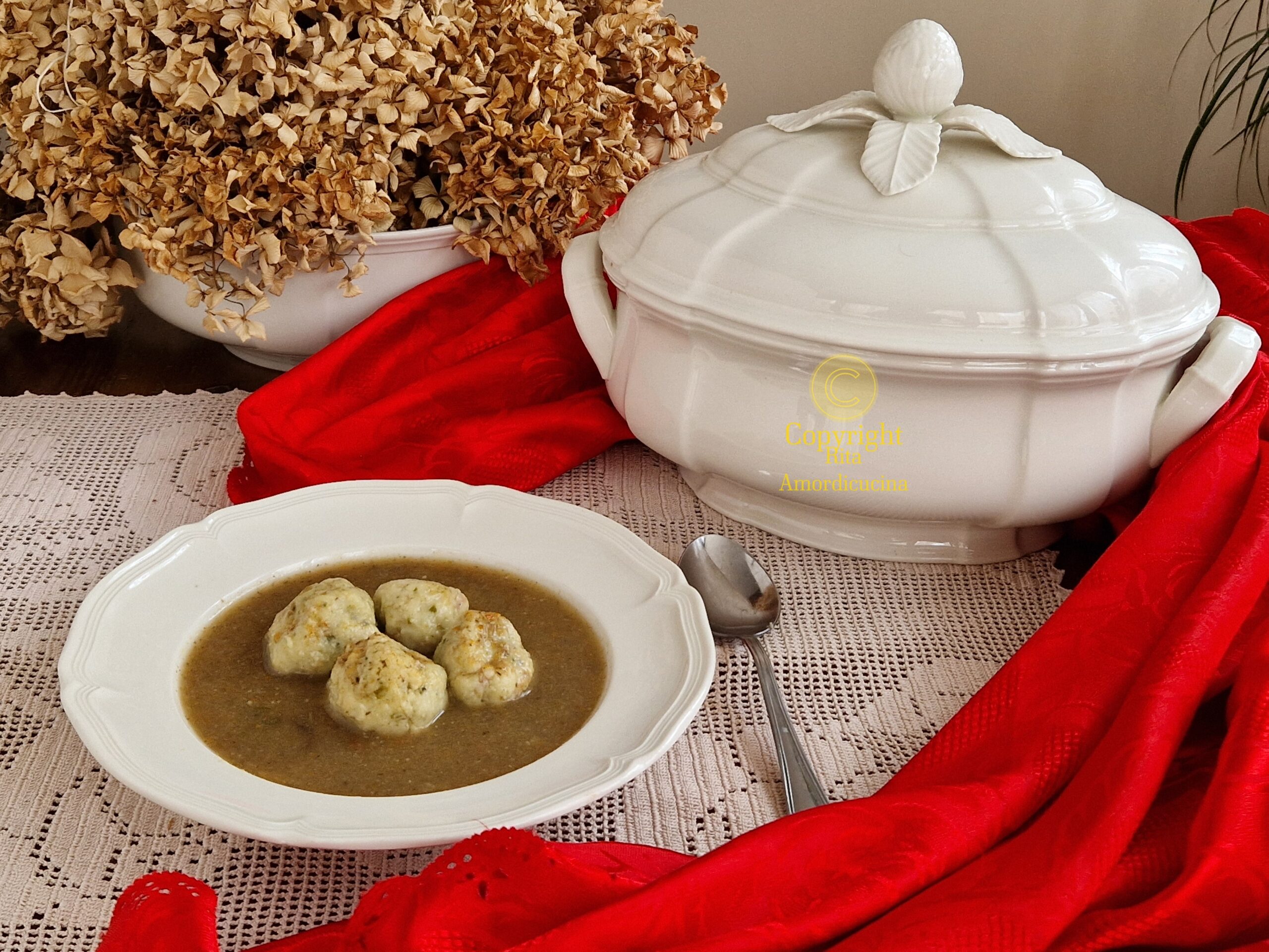 Los knödel en caldo de setas