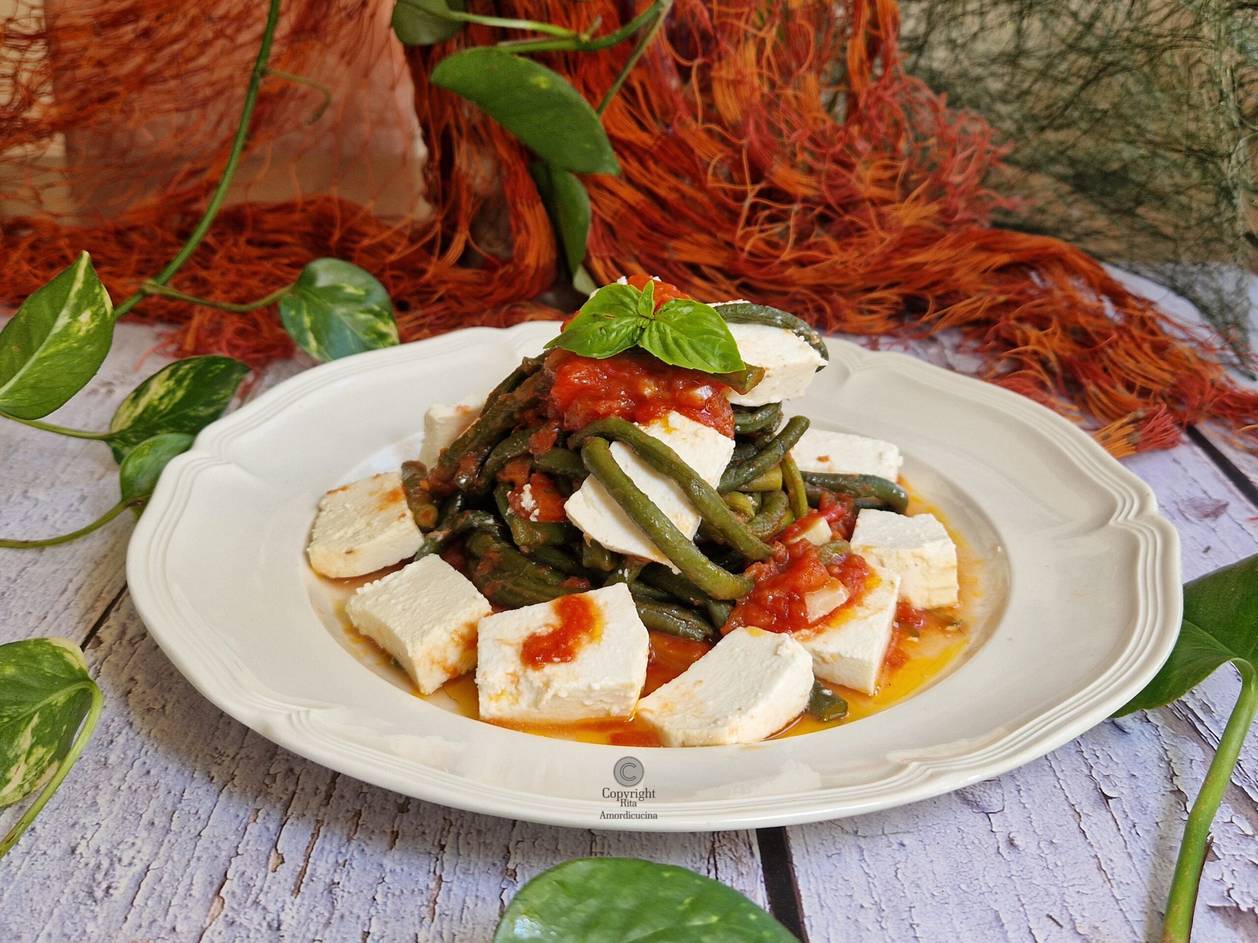 La feta con judías verdes al tomate