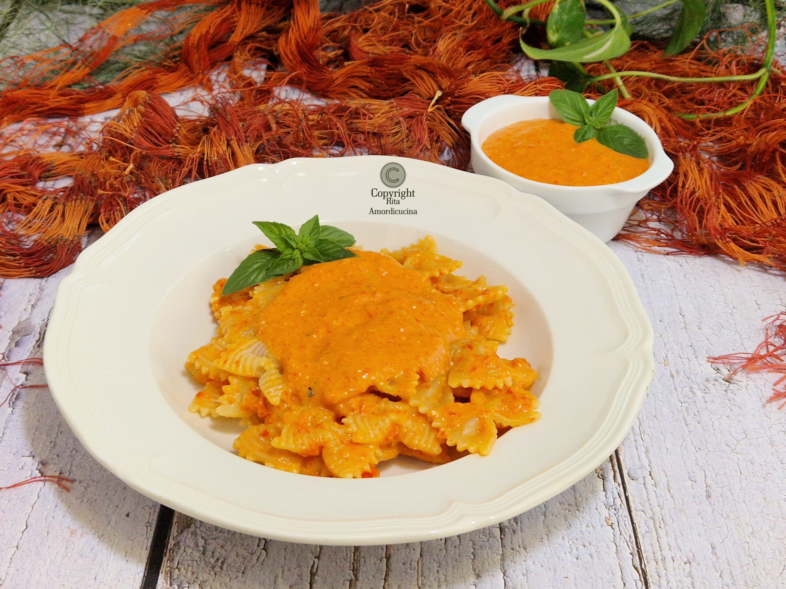 La pasta con la crema de pimientos ligeros