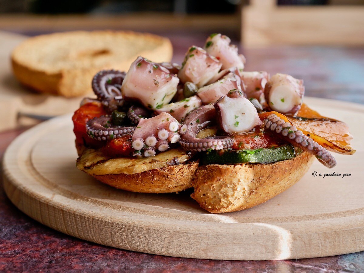 Frisellas integrales con pulpo y verduras