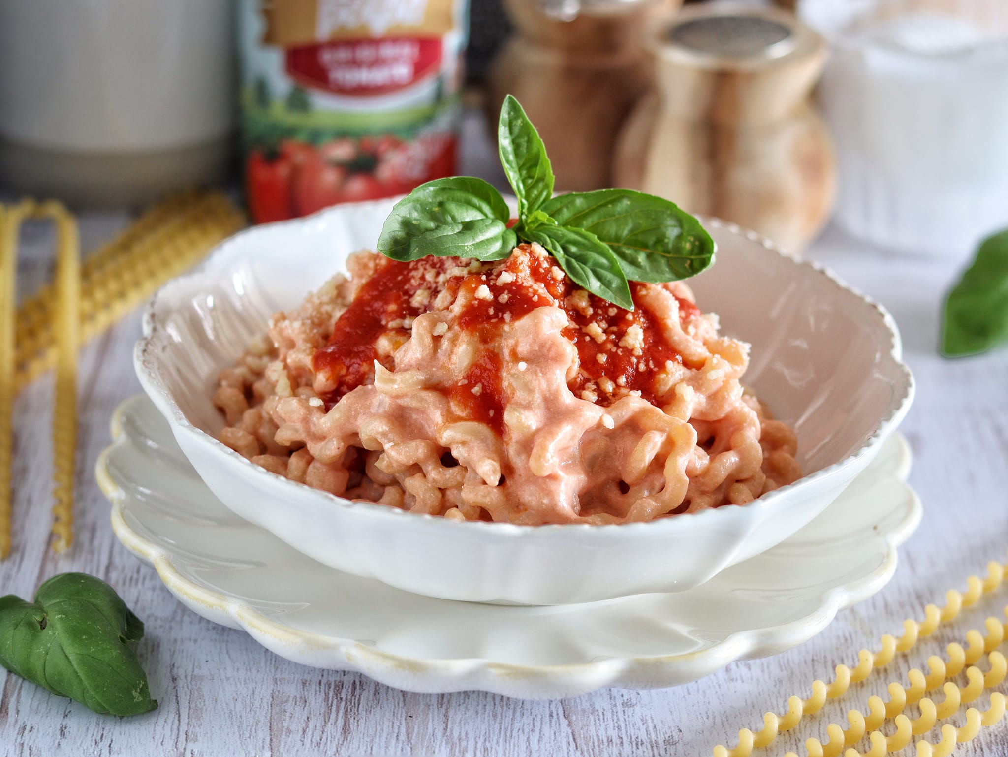 Fusilli con ricotta y tomate