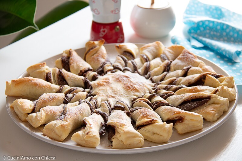 GIRASOL DE HOJALDRE CON NUTELLA